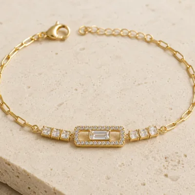 pulseira dourada com cristal retangular em pedra clara de tom quente, referencia 85251-01