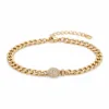 pulseira dourada curb com pavé em fundo branco, referencia 85251-02