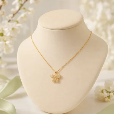 colar com pendente borboleta, variante dourada, pedra clara, referência 85290-10