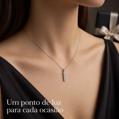 colar com pendente barra de brilho, variante prateada, fundo de estúdio, referência 85290-13