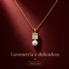 colar com pendente quadrado, variante dourada, fundo de estúdio, referência 85290-14