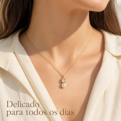 colar com pendente quadrado, variante dourada, fundo de estúdio, referência 85290-14