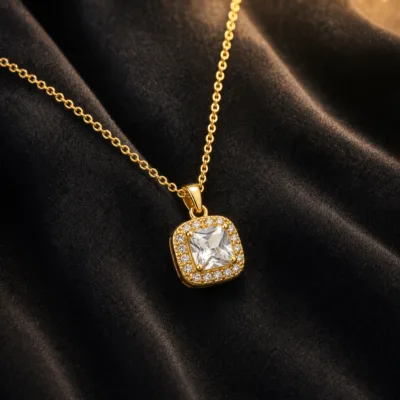 colar com pendente quadrado luminoso, variante dourada, pedra clara, referência 85290-20