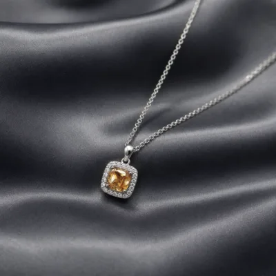 colar com pendente quadrado champanhe, variante dourada, pedra clara, referência 85290-23