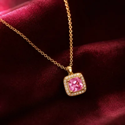 colar com pendente quadrado rosa, variante dourada, pedra clara, referência 85290-24
