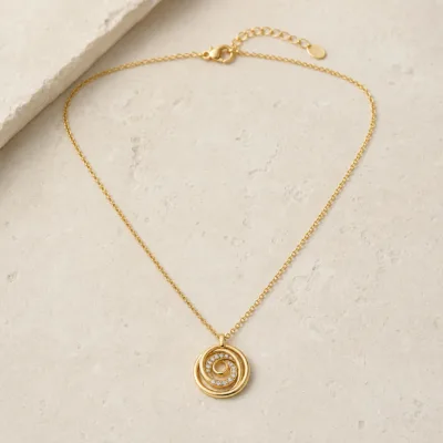Colar Espiral Circular com Cristais em Aço — 2 Cores — A — Dourado