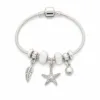 pulseira prateada com contas brancas em fundo branco, referencia 85326-3