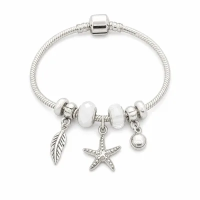pulseira prateada com contas brancas em fundo branco, referencia 85326-3