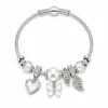 pulseira prateada branca com pérola em fundo branco, referencia 85327-2