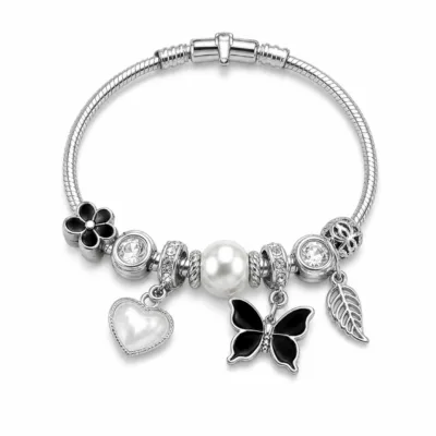 pulseira prateada preta com pérola em fundo branco, referencia 85327-2