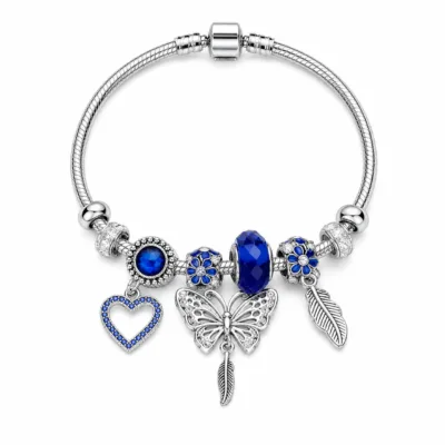 pulseira prateada azul com coração em fundo branco, referencia 85327-3