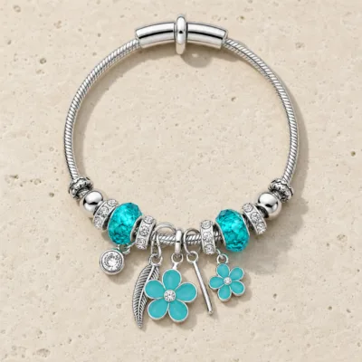 pulseira prateada turquesa com flores em pedra clara de tom quente, referencia 85327-4
