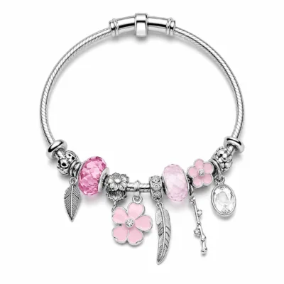 pulseira prateada rosa com flores em fundo branco, referencia 85327-4