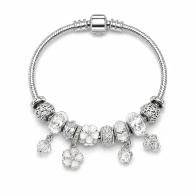 pulseira prateada transparente com flores em fundo branco, referencia 85327-5