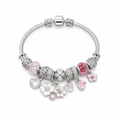 pulseira prateada rosa com flores em fundo branco, referencia 85327-5
