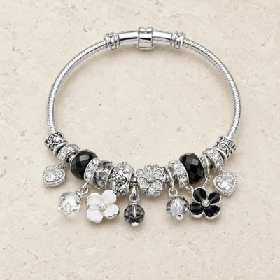 pulseira prateada preta com flores em pedra clara de tom quente, referencia 85327-5