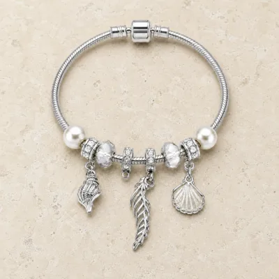 pulseira prateada transparente com conchas em pedra clara de tom quente, referencia 85328-1