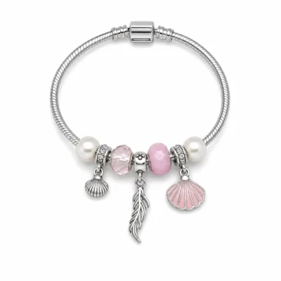 pulseira prateada rosa com conchas em fundo branco, referencia 85328-1
