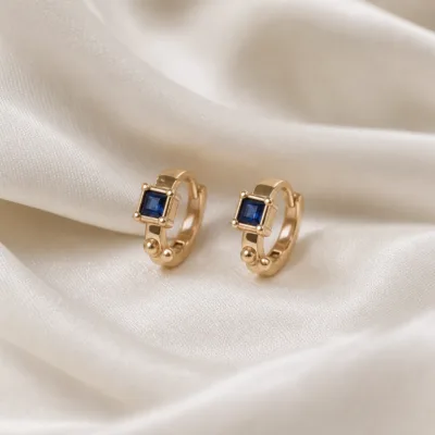 Brincos dourados rosa modelo C com cristal quadrado azul