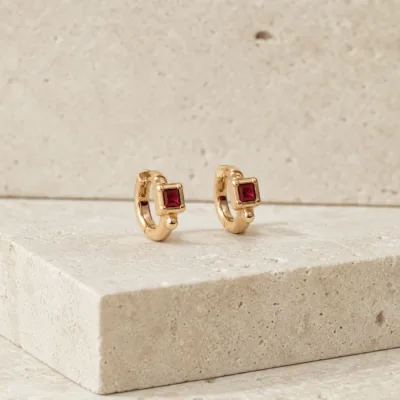 Brincos dourados rosa modelo D com cristal quadrado verde