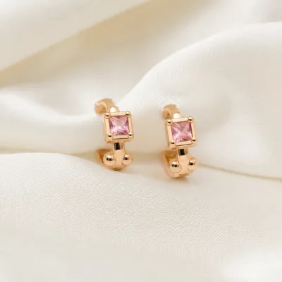 Brincos dourados rosa modelo E com cristal quadrado rosa