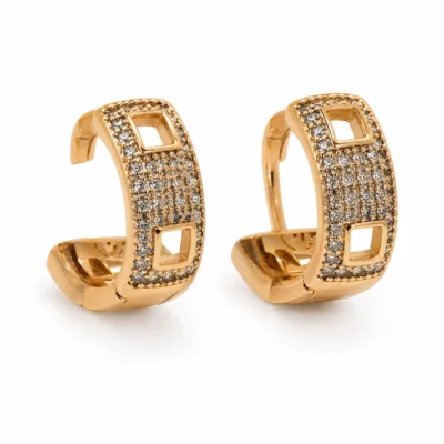 Brincos de argola dourados rosa com pavé e detalhes vazados