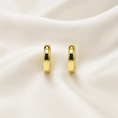 Brincos fashion de argola dourados pequenos minimalistas