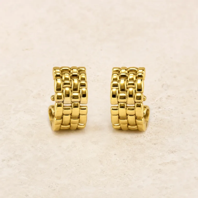 brincos fashion dourados entrelaçados - imagem principal 3