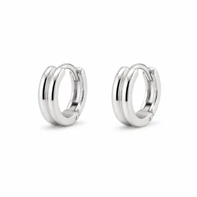 brincos prateados de moda em argola dupla minimalista em fundo branco, referência 85373-4