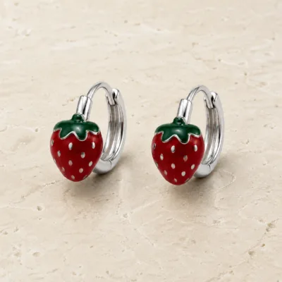 brincos prateados fashion com morango vermelho em pedra clara, referência 85374-14