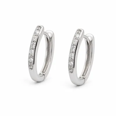 brincos prateados com cristais em argola fina em fundo branco, referência 85374-4