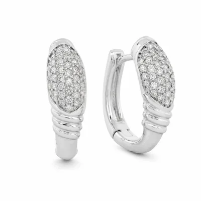 argolas prateadas elegantes ovais com pav e frisos em fundo branco, referncia 85376-8