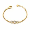 pulseira dourada com cristais redondos em fundo branco, referência 85382-1
