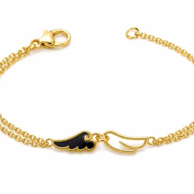 pulseira dourada com asas pretas em fundo branco, referência 85383-2