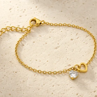 pulseira dourada com coração de cristal em pedra clara de tom quente, referência 85383-3
