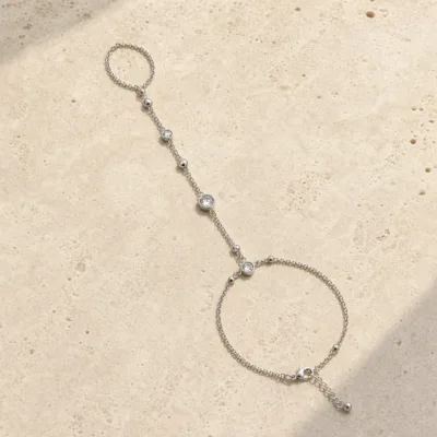 pulseira de mão prateada com cristais e anel em pedra clara de tom quente, referência 85391-6