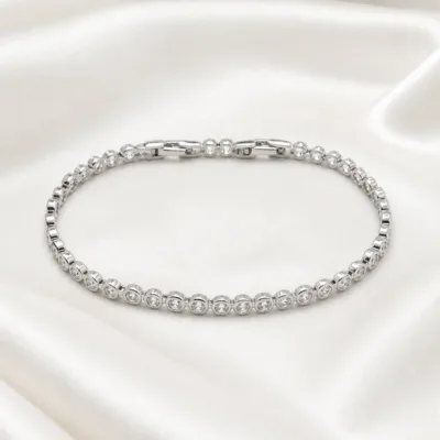pulseira prateada com zircões em cetim marfim, referencia 85394-1