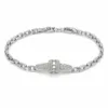 pulseira prateada com fivela e zircões em fundo branco, referencia 85396-1