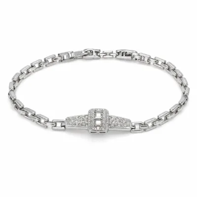 pulseira prateada com fivela e zircões em fundo branco, referencia 85396-1