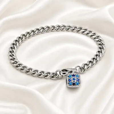 pulseira prateada com pendente azul em cetim marfim, referencia 85397-1
