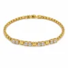 pulseira dourada com corações e pedras quadradas em fundo branco, referencia 85402-1