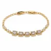 pulseira dourada com cinco cristais quadrados em fundo branco, referencia 85405-1