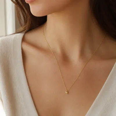colar dourado com pendente pequeno, variante dourada, pedra clara, referência 85414-1,2