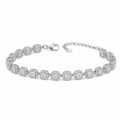 pulseira tennis com cristais quadrados prateado em fundo branco, referência 85426-1