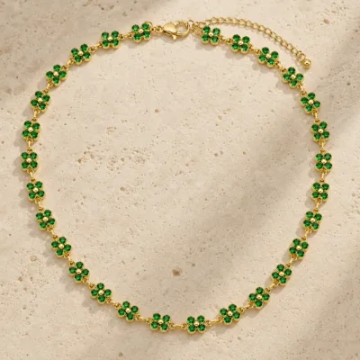 colar de flores com cristais coloridos, E — Verde Dourado, em pedra clara de tom quente, referência 85428