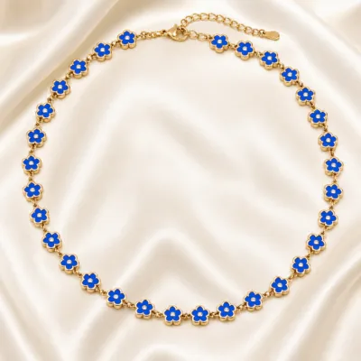 colar dourado de flores esmaltadas, C – Azul Dourado, em cetim marfim, referência 85434
