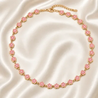 colar dourado de flores esmaltadas, E – Rosa Dourado, em cetim marfim, referência 85434