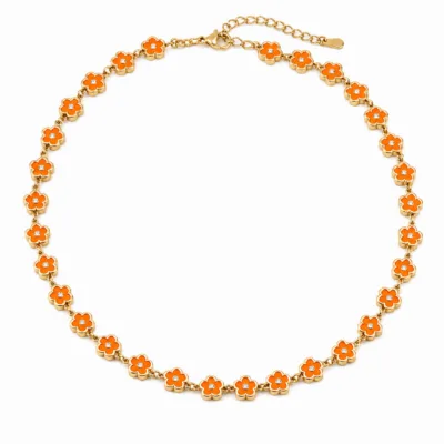 colar dourado de flores esmaltadas, F – Laranja Dourado, em fundo branco, referência 85434