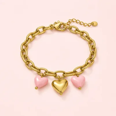 pulseira dourada com corações coloridos, variante dourada, pedra clara, referência 85449-01