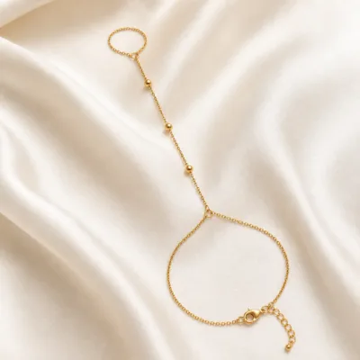 pulseira de mão dourada com três contas em cetim marfim, referência 85473-2